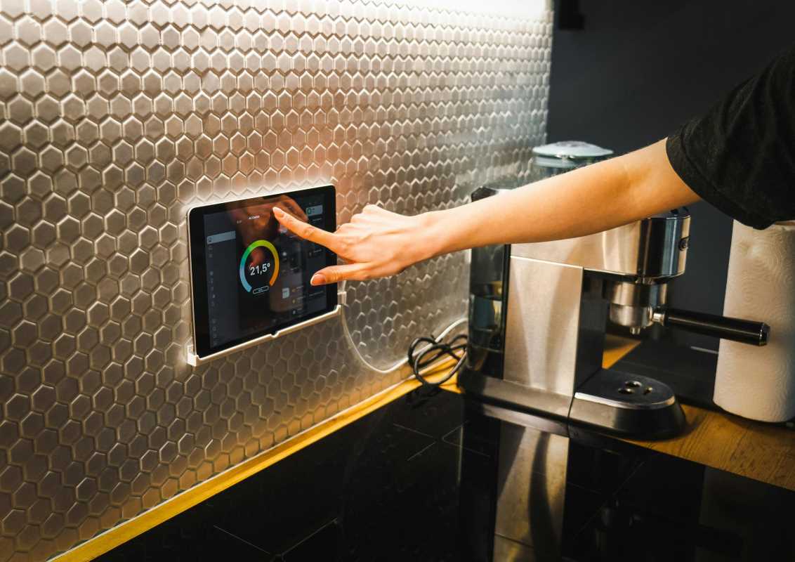 Eight Clever Upgrades for Seamless Smart Home Living in Small Urban Spaces